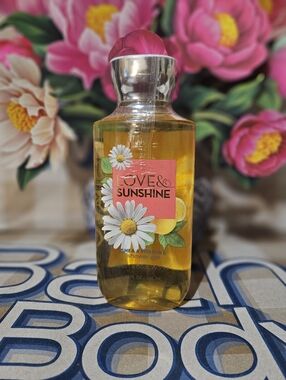 NWT HTF Bath & Body Works Love & Sunshine Shower Gel - Yellow & White